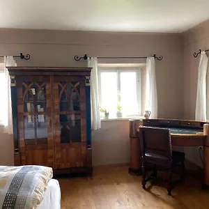 (c) In Einem Österreich